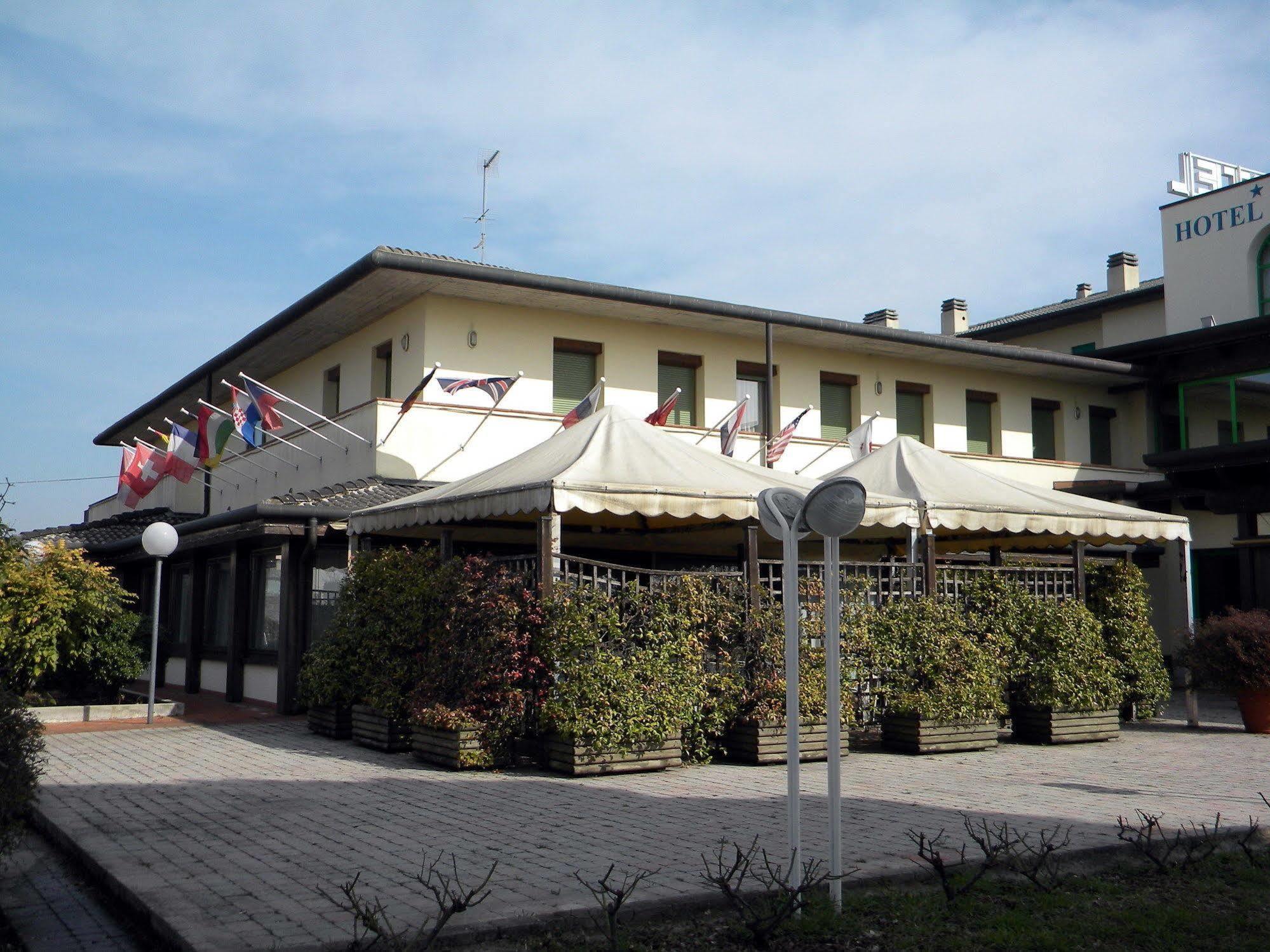 Hotel Corone Caerano Di San Marco Exteriér fotografie