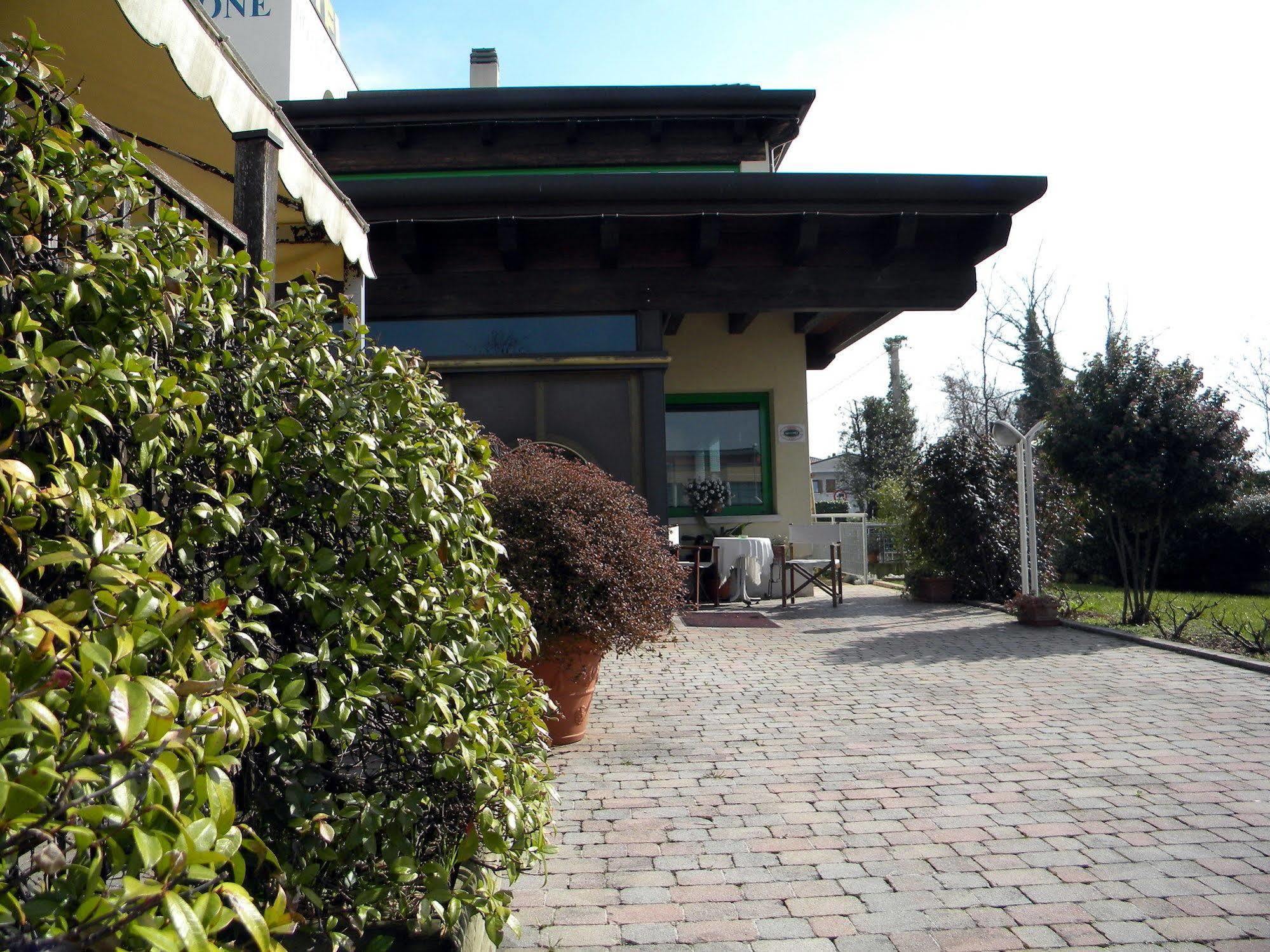 Hotel Corone Caerano Di San Marco Exteriér fotografie