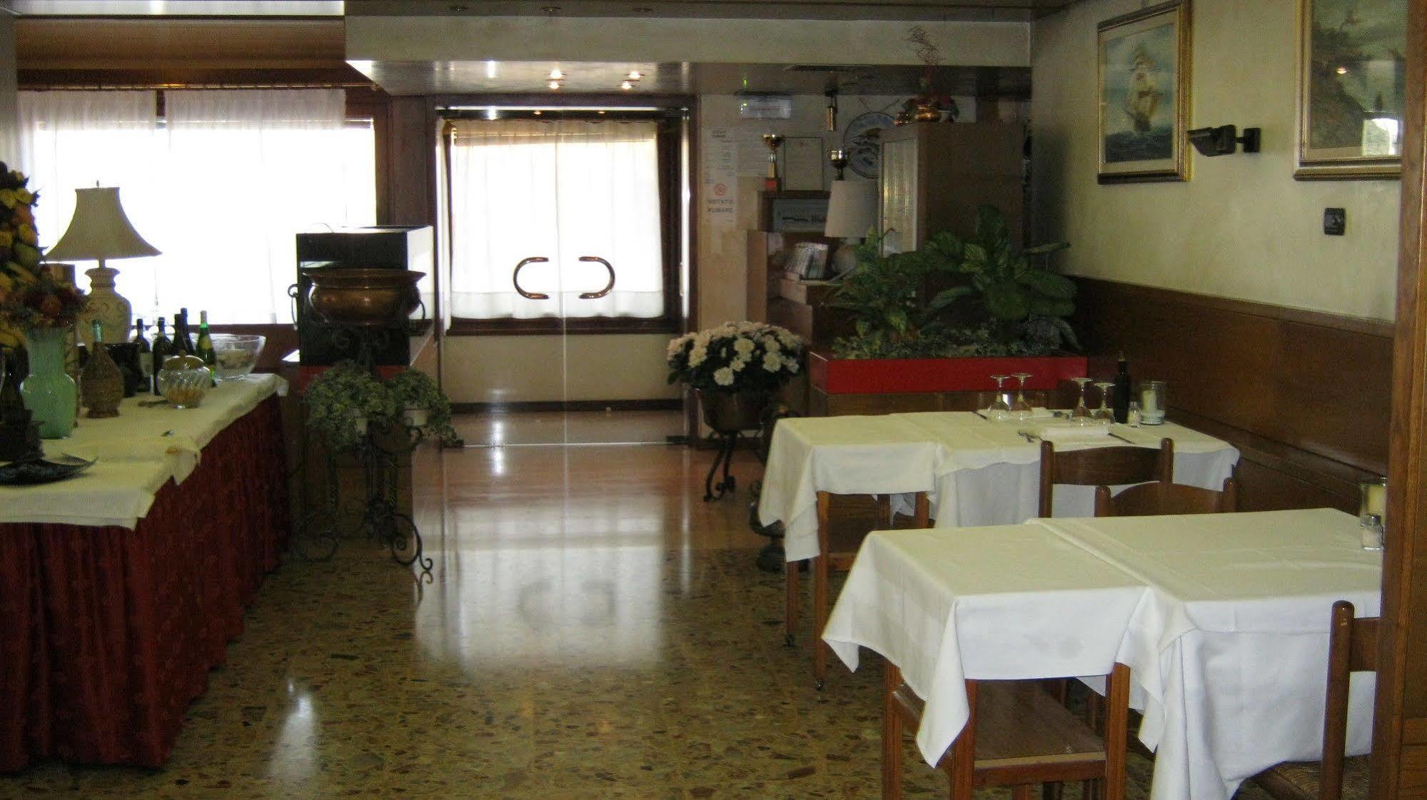 Hotel Corone Caerano Di San Marco Exteriér fotografie