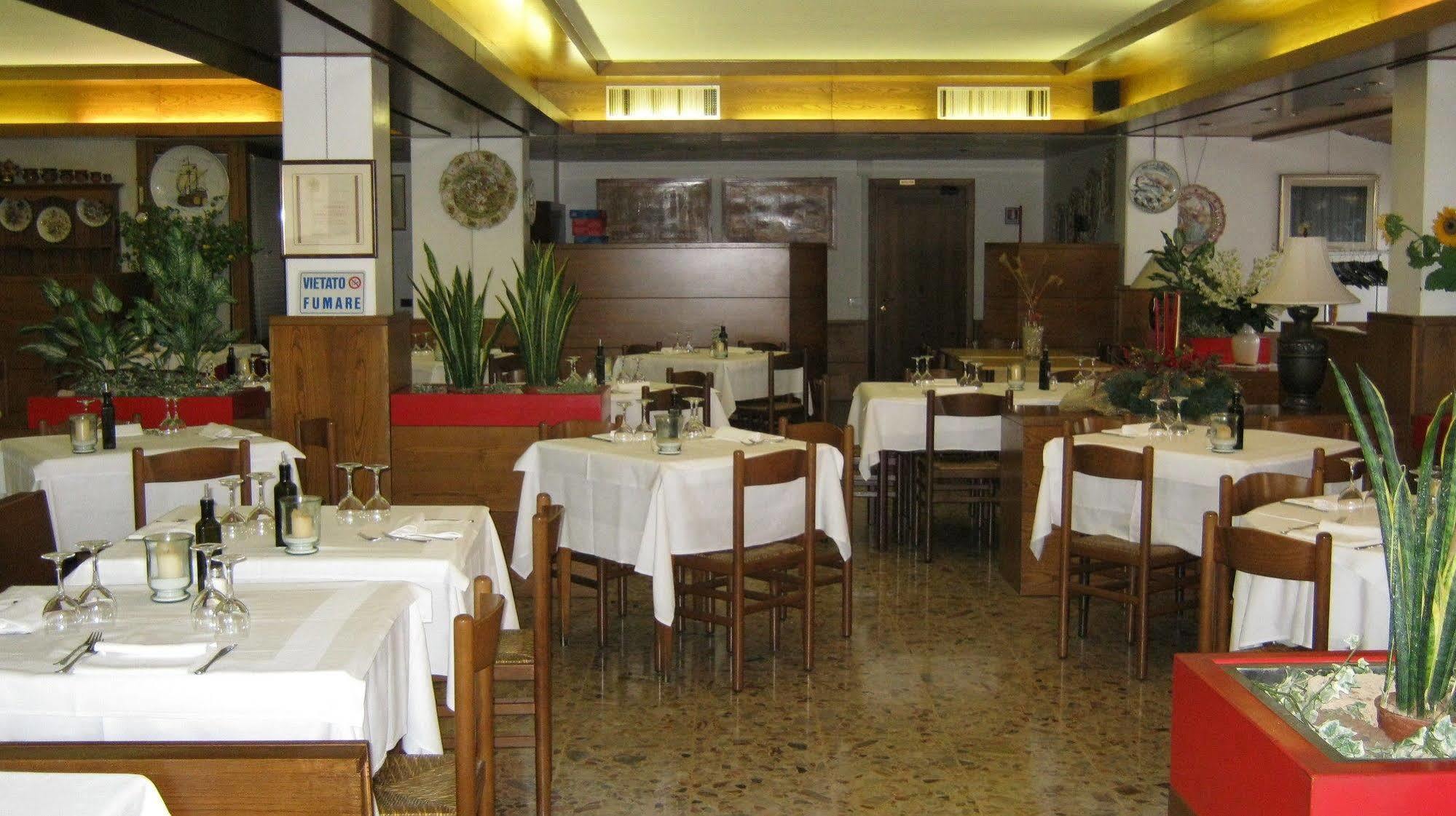 Hotel Corone Caerano Di San Marco Exteriér fotografie
